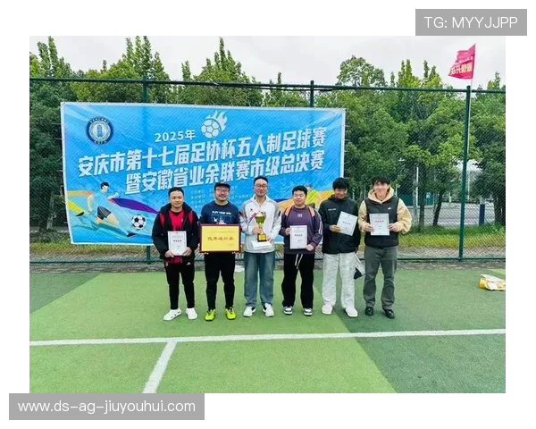 为奋勇拼搏的足球健儿点赞共铸绿茵荣耀之光辉时刻谱写精彩篇章新 为奋勇拼搏的足球健儿点赞共铸绿茵荣耀之光辉时刻谱写精彩篇章新